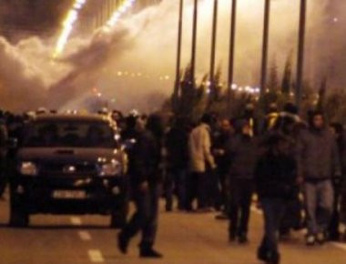 Σε εμπόλεμη ζώνη η Ν.Φιλαδέλφεια: Μάχες μεταξύ αναρχικών - οπαδών και αστυνομίας (φωτό) (upd)